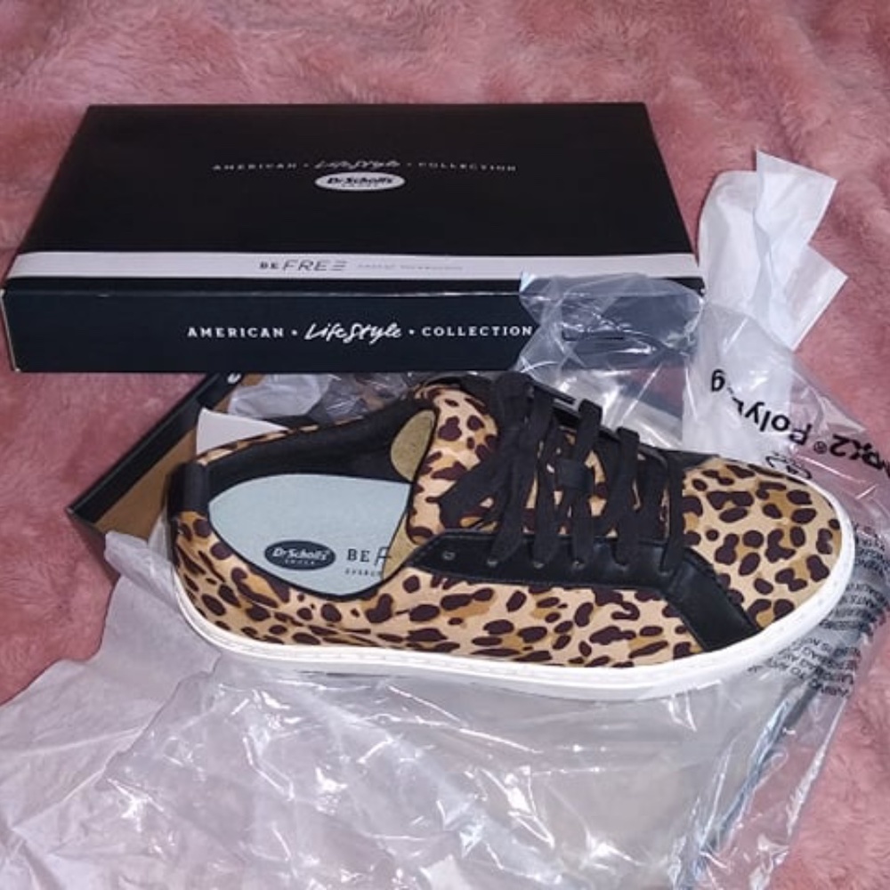 DR. SCHOLL'S LEOPARD PRINT SNEAKERS